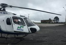 Caminhão cai em ribanceira e motorista é socorrido por helicóptero da Base Campos Gerais, PR