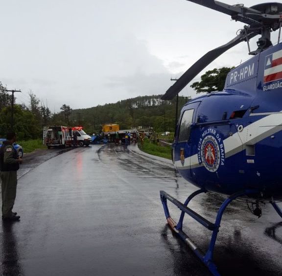 Guardião 05 do GRAER da PM da Bahia socorre vítima de acidente na BA-523, em Candeias
