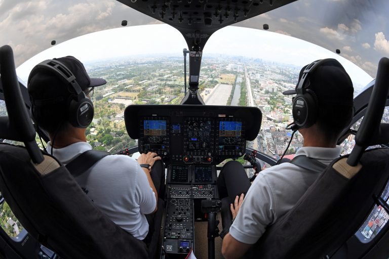 Frota de helicópteros da Airbus equipados com o sistema Helionix atinge marco de 100 mil horas de voo