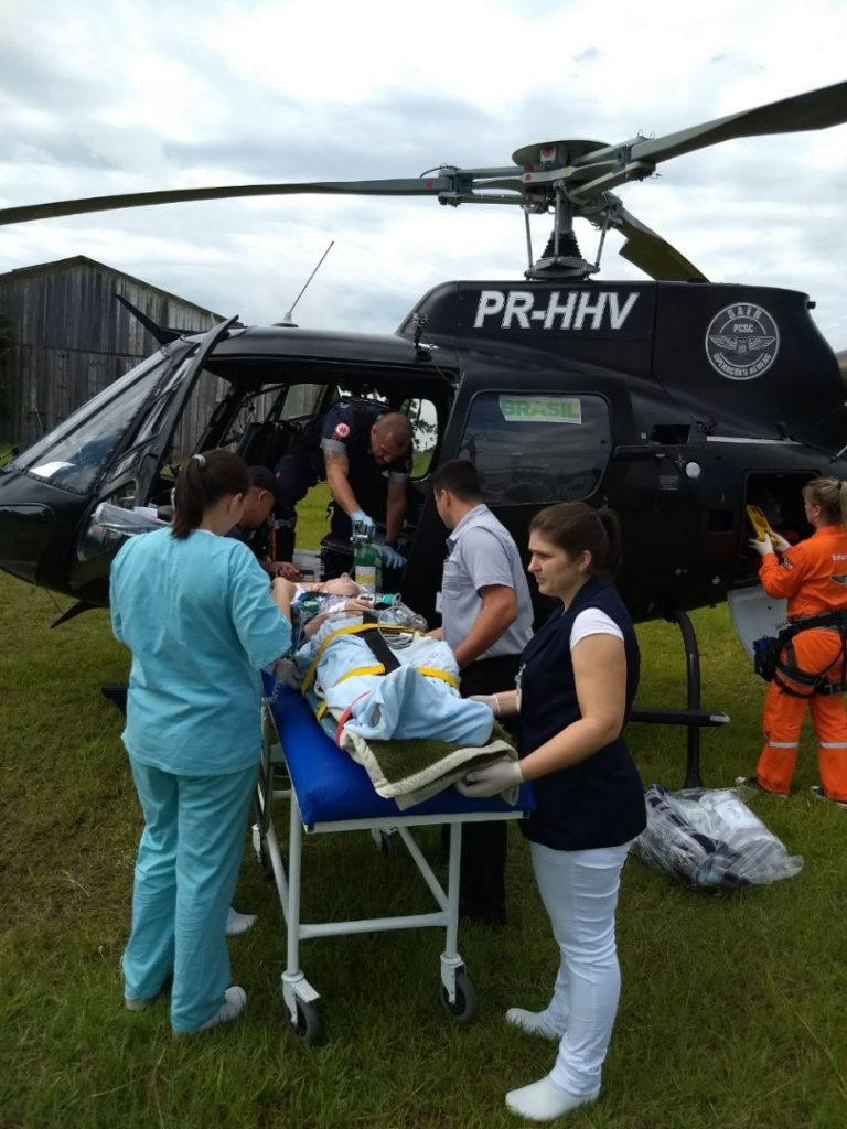Helicóptero da Polícia Civil de SC realiza transporte aeromédico de garoto de São Miguel do Oeste para Xanxerê