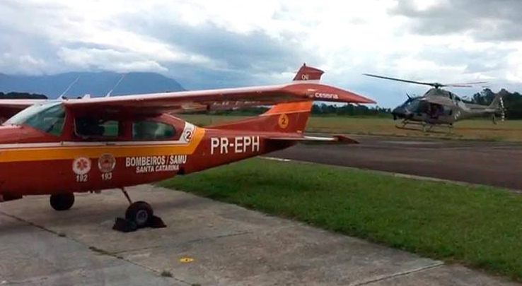 Avião e helicópteros do Corpo de Bombeiros e da Polícia Militar são utilizados para transportar cinco órgãos em Santa Catarina
