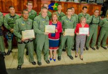 Equipe do GTA do Amapá que realizou parto no ar recebe honraria do Legislativo