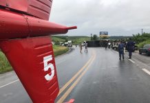Equipes do SAMU Aeromédico de Alagoas socorrem vítimas de capotamento de ônibus em São Miguel dos Campos