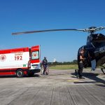 SAER e SAMU transportam paciente idosa de Araranguá para Hospital de Caçador, SC