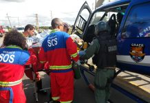 GRAER da PM da Bahia e Bombeiros socorrem família presa em ferragens