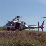 Helicóptero Águia da Polícia Militar deu apoio à operação em Altinópolis  (Foto: Paulo Souza / EPTV)