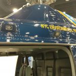 Detalhe da customização do AW119, com luzes de LED para operações de rapel e/ou desembarque a baixa altura.