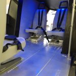 Interior da aeronave Kopter SH09 com piso plano.