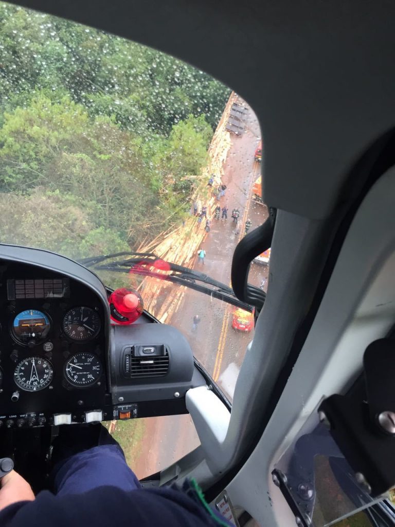 Helicóptero do SAMU Regional Maringá resgata vítima de acidente na PR-180