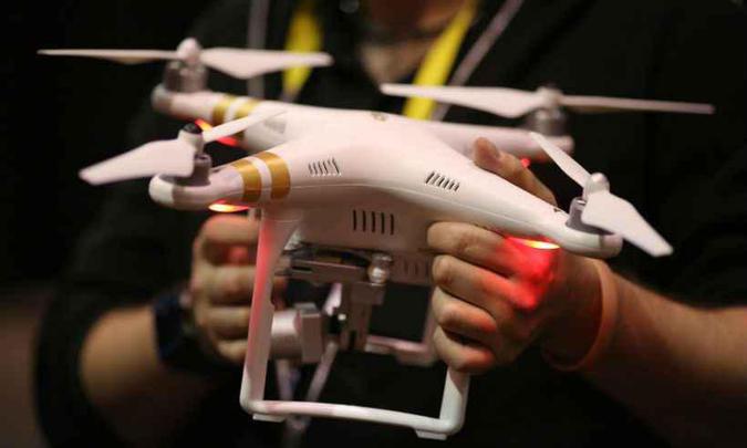 Drone é derrubado com tiro ao sobrevoar penitenciária no interior de Minas Gerais