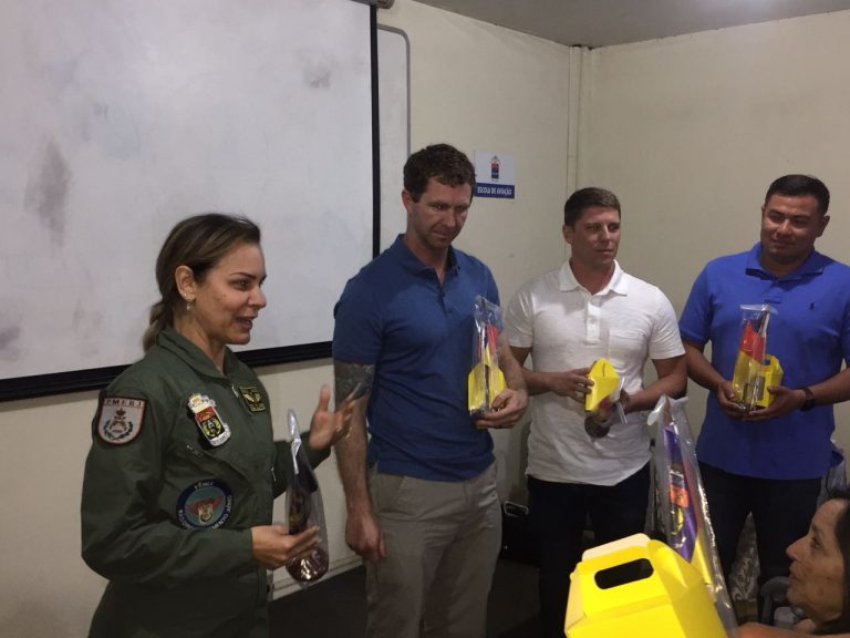 Pilotos da Polícia do Rio de Janeiro e FAB recebem capacitação teórica sobre óculos de visão noturna