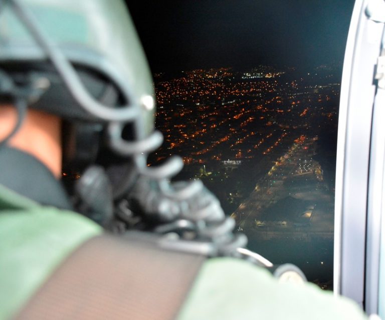 Aeronaves do NOTAer são empregadas em operação noturna na Grande Vitória