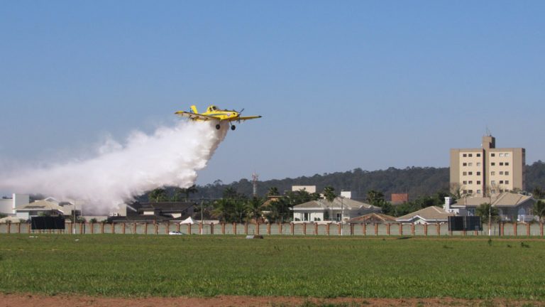Defesa Civil participa de treino de combate a incêndio florestal com aeronave em Rio Claro, SP