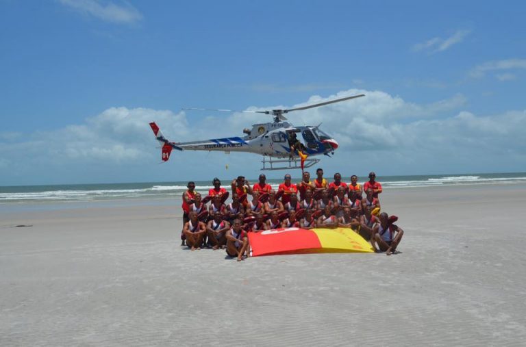 GRAESP do Pará participa de treinamento de Salva Vidas na praia do Italaia