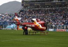 Arcanjo 01 socorre torcedor que caiu de arquibancada no Estádio da Ressacada, em Florianópolis