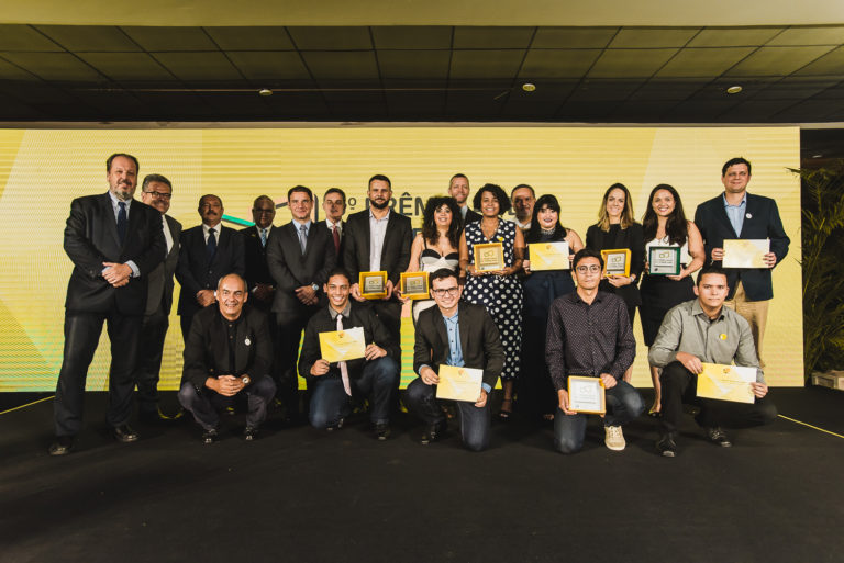 Reportagem “Asas do Bem: programa transporta vidas em aviões de todo país” vence em sua categoria no 6º Prêmio ABEAR de Jornalismo