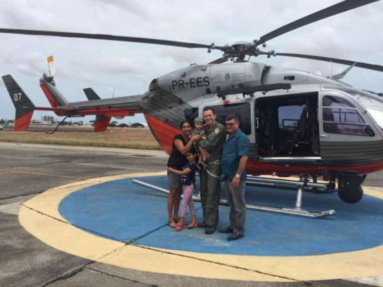 Um ano depois de ser socorrido pela equipe aeromédica da Ciopaer, menino visita a base da Coordenadoria em Fortaleza
