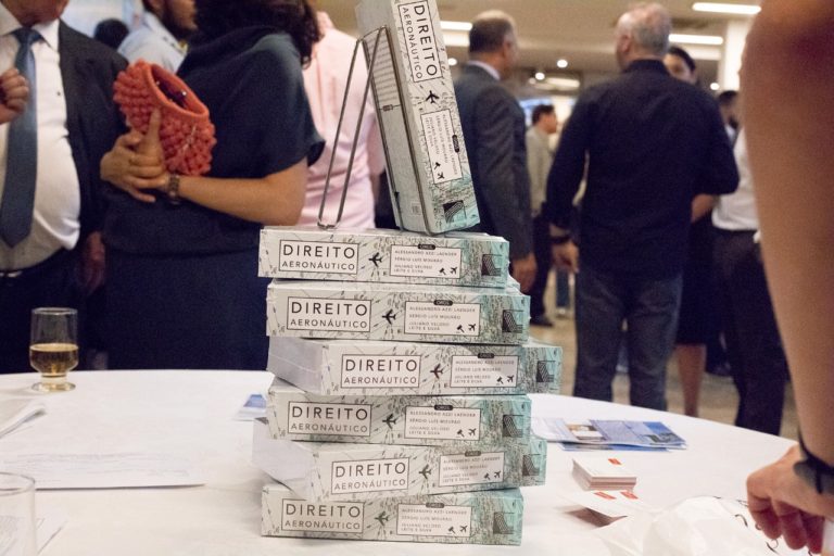 Livro sobre Direito Aeronáutico é lançado em Belo Horizonte, MG