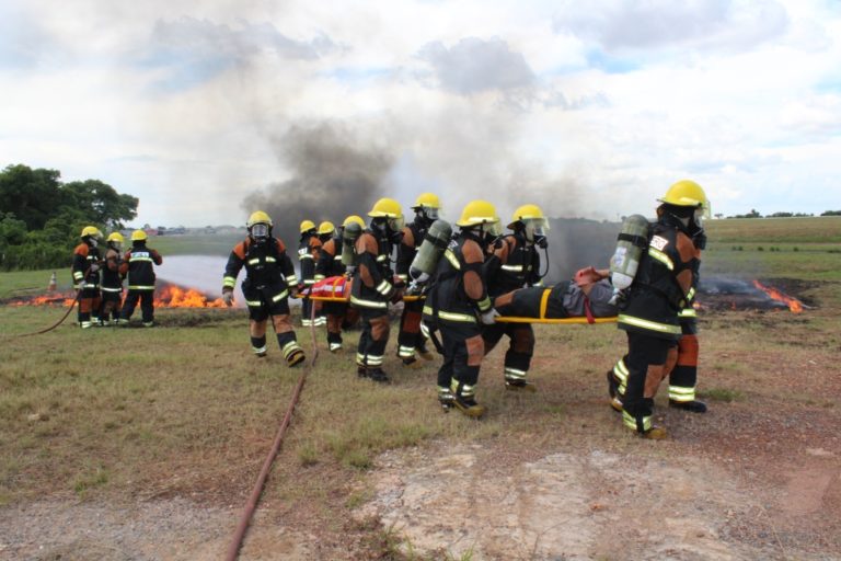 Simulação de acidente no Aeroporto Marechal Rondon tem ação rápida do Corpo de Bombeiros de Mato Grosso
