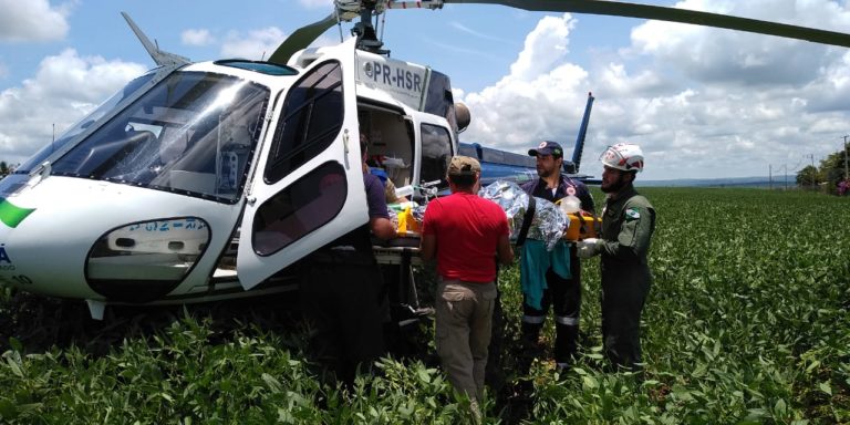 Equipe aeromédica do SAMU Maringá e bombeiros resgatam motorista e passageiro de carreta acidentada na PR-317