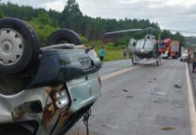 Helicóptero da PMSC é acionado para socorrer vítimas de capotamento na BR-282 e constata que o veículo era produto de furto