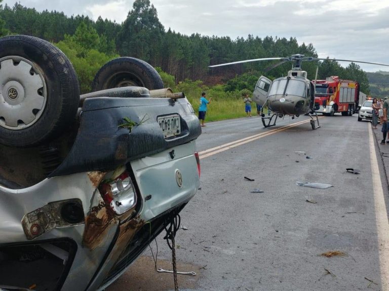 Helicóptero da PMSC é acionado para socorrer vítimas de capotamento na BR-282 e constata que o veículo era produto de furto