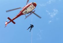 Equipe do helicóptero Arcanjo 03 socorre pessoas feridas em trilhas de Balneário Camboriú e Bombinhas, SC