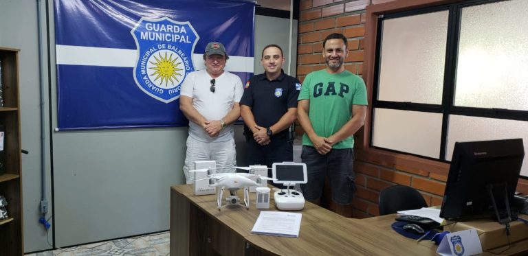 Guarda Municipal Balneário Camboriú recebe doação de drone e tablet