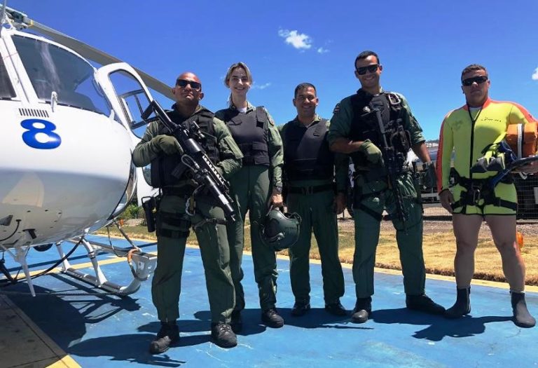 Equipe do Núcleo de Operações e Transporte Aéreo salva banhistas em Vila Velha, ES