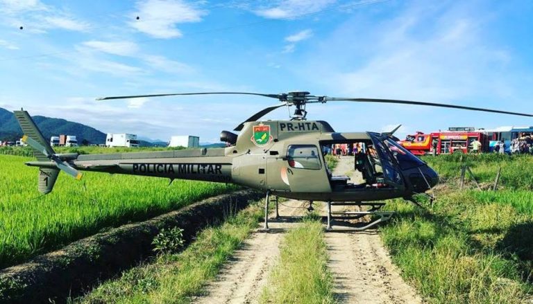Águia 01 e Bombeiros socorrem vítimas de acidente envolvendo ônibus e caminhão na SC-415