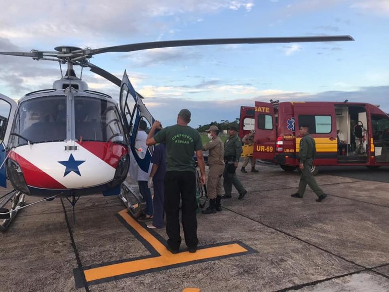 Guardião 02 transporta criança vítima de disparo acidental de arma de fogo de Uruará para Altamira, PA