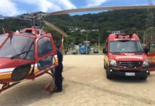 Equipe aeromédica do helicóptero Arcanjo 01 socorre homem vítima de choque elétrico em Biguaçu, SC