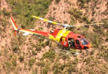Helicóptero do Corpo de Bombeiros de MG socorre pessoas em trilha na Serra do Cipó