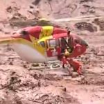 Equipe do helicóptero do Corpo de Bombeiros socorre vítimas do rompimento da barragem de Brumadinho, MG