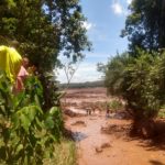 Equipe do helicóptero do Corpo de Bombeiros socorre vítimas do rompimento da barragem de Brumadinho, MG