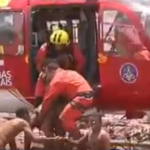 Equipe do helicóptero do Corpo de Bombeiros socorre vítimas do rompimento da barragem de Brumadinho, MG