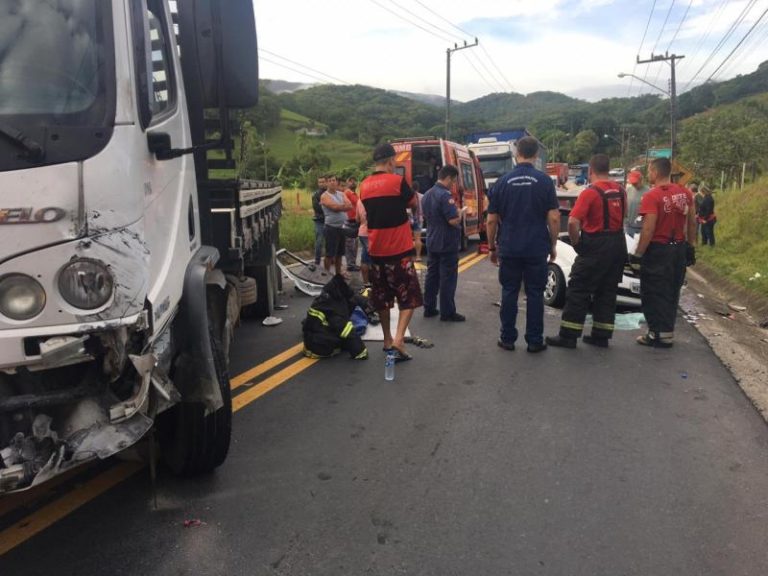 Vítima de acidente de trânsito na SC-407 é resgatada por equipe aeromédica do helicóptero Arcanjo 01