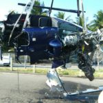 Helicóptero da Policia Militar é retirado do Canal do Cunha, na Baia de Guanabara