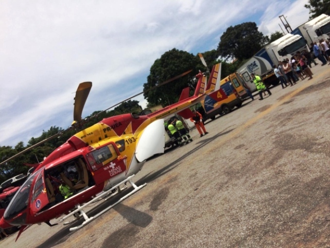 Ciclista de 70 anos é atingido por moto na BR-381 e é socorrido por helicóptero do Corpo de Bombeiros de Minas