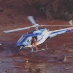 Equipe do helicóptero Pégasus da PM apoia buscas por vítimas e sobreviventes após rompimento de uma barragem da mineradora Vale