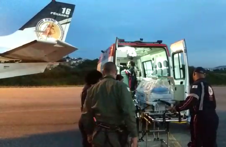 Avião da PM de Minas realiza transporte aeromédico de recém-nascido com problemas renais para Belo Horizonte