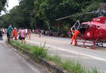 Helicóptero do Bombeiro do RJ socorre homem de 26 anos ferido ao cair de cachoeira em Ubatuba, SP