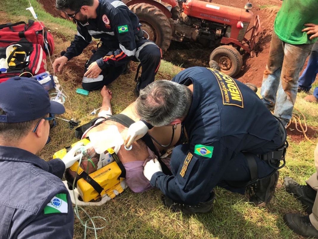 Equipe aeromédica do helicóptero Saúde 10 socorre motorista de trator acidentado em Marialva, norte do Paraná