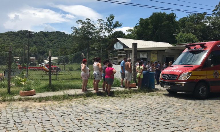 Menina com parada cardiorrespiratória é socorrida pelo aeromédico do Corpo de Bombeiros de Blumenau, SC