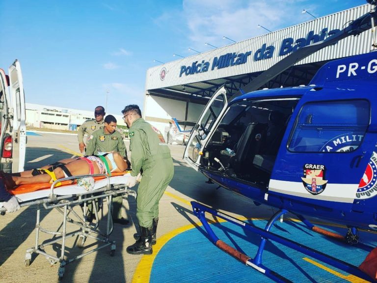 Guardião 02 da PM da Bahia socorre vítima de acidente em “banana boat” em Morro de São Paulo