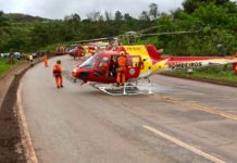 Capotamento deixa 17 vítimas na BR-040 e dois helicópteros dos bombeiros e um da polícia são acionados para o resgate