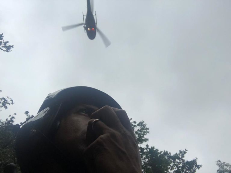 Águia da PM e equipe do Corpo de Bombeiros resgatam grupo que se perdeu na Serra do Mar, SP