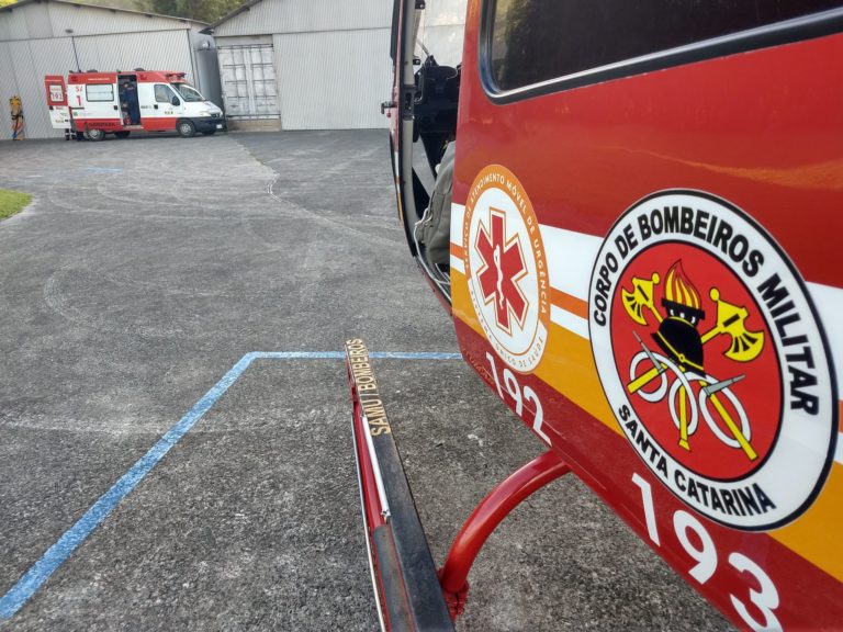 Helicóptero Arcanjo 03 é acionado para resgate de vítima de acidente automobilístico em Blumenau, SC