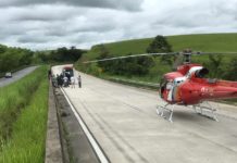Equipe aeromédica do helicóptero Falcão 05 socorre jovem vítima de acidente na BR-101, interior de Alagoas