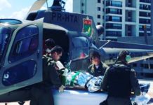 Águia 01 da PM e bombeiros socorrem vítima de acidente de trânsito em Araquari, SC